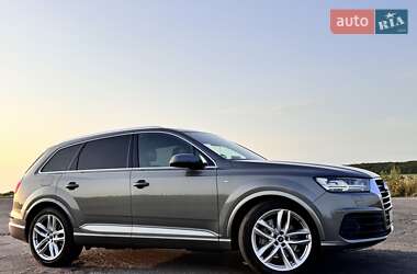 Внедорожник / Кроссовер Audi Q7 2017 в 