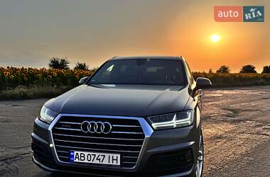 Внедорожник / Кроссовер Audi Q7 2017 в 