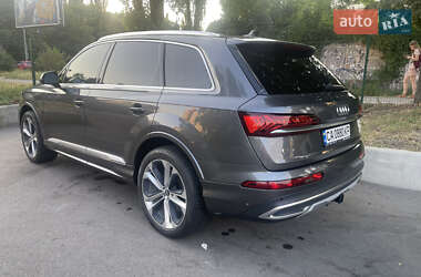 Внедорожник / Кроссовер Audi Q7 2021 в 