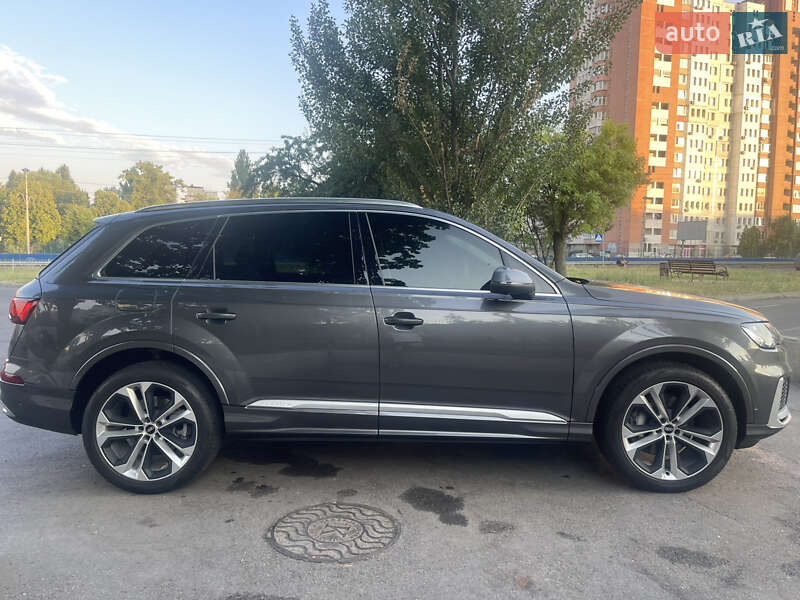 Внедорожник / Кроссовер Audi Q7 2021 в Киеве