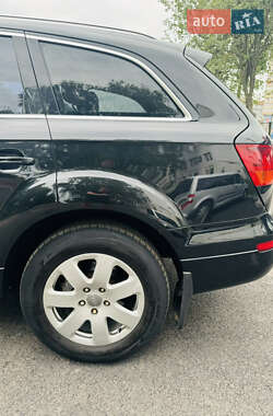 Внедорожник / Кроссовер Audi Q7 2006 в 