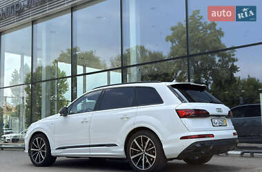 Внедорожник / Кроссовер Audi Q7 2020 в 