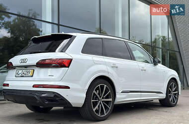 Внедорожник / Кроссовер Audi Q7 2020 в 