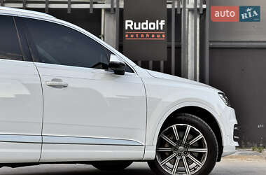 Внедорожник / Кроссовер Audi Q7 2017 в 