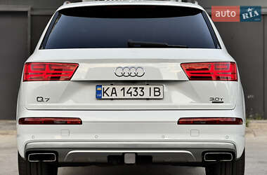 Внедорожник / Кроссовер Audi Q7 2017 в 
