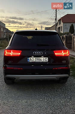 Внедорожник / Кроссовер Audi Q7 2016 в 