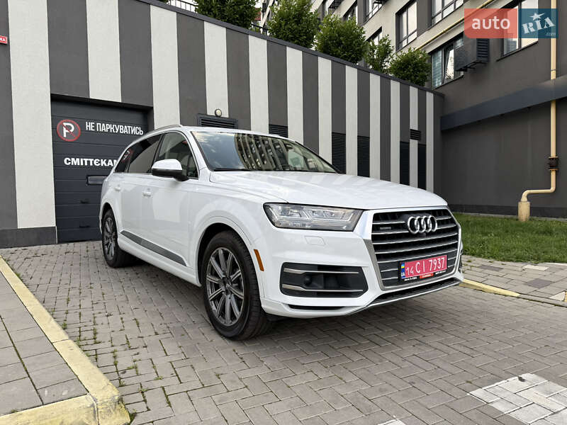 Позашляховик / Кросовер Audi Q7 2017 в 