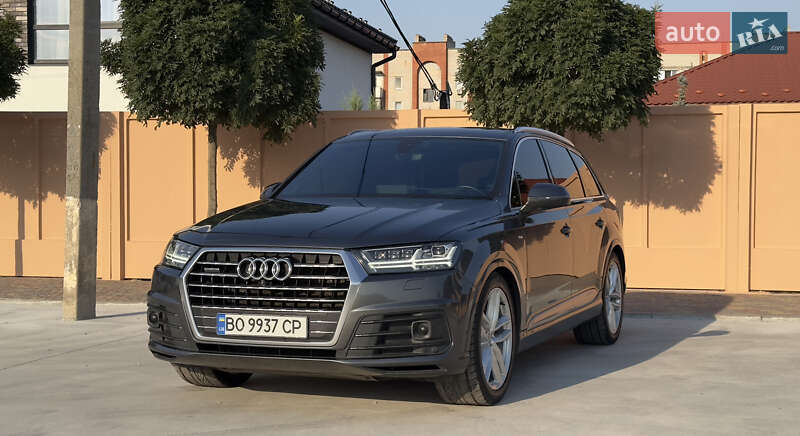 Внедорожник / Кроссовер Audi Q7 2016 в 