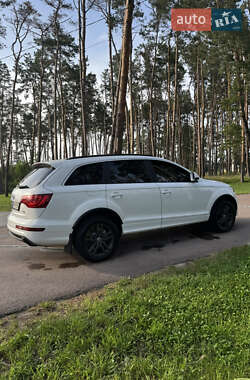 Позашляховик / Кросовер Audi Q7 2011 в 