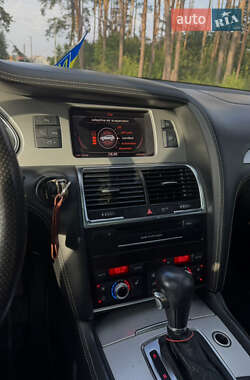 Позашляховик / Кросовер Audi Q7 2011 в 