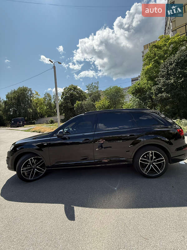 Внедорожник / Кроссовер Audi Q7 2018 в Киеве