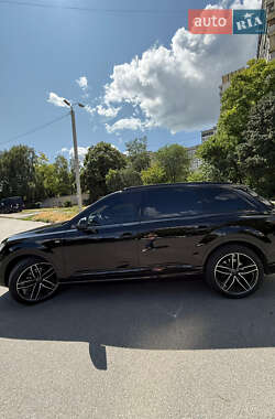 Внедорожник / Кроссовер Audi Q7 2018 в 