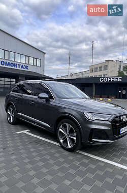 Внедорожник / Кроссовер Audi Q7 2023 в 