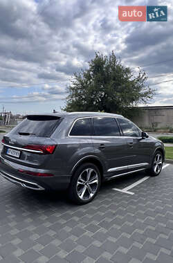 Внедорожник / Кроссовер Audi Q7 2023 в 