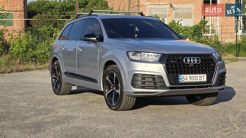 Внедорожник / Кроссовер Audi Q7 2018 в 