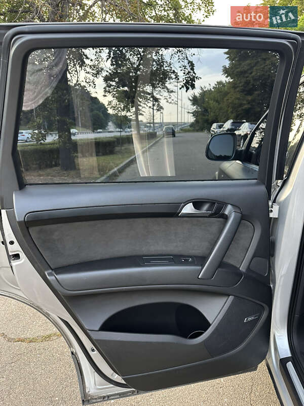 Внедорожник / Кроссовер Audi Q7 2006 в Киеве