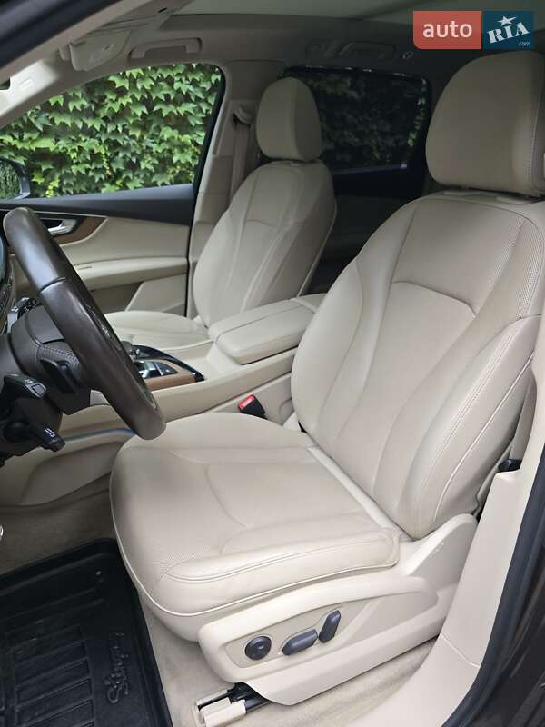 Позашляховик / Кросовер Audi Q7 2016 в Києві