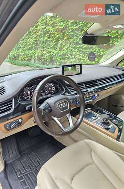 Внедорожник / Кроссовер Audi Q7 2016 в 