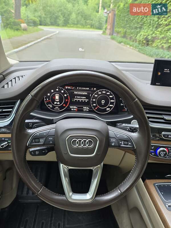 Позашляховик / Кросовер Audi Q7 2016 в Києві