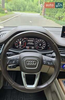 Внедорожник / Кроссовер Audi Q7 2016 в 