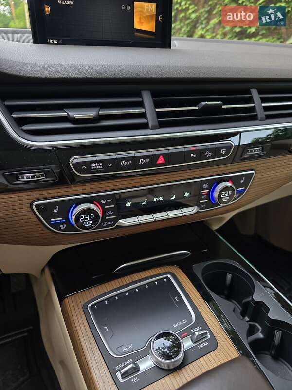 Позашляховик / Кросовер Audi Q7 2016 в Києві
