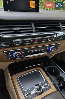 Внедорожник / Кроссовер Audi Q7 2016 в 