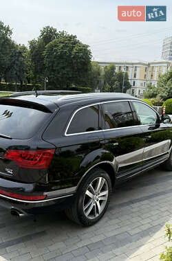 Внедорожник / Кроссовер Audi Q7 2015 в 