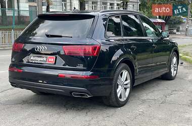 Внедорожник / Кроссовер Audi Q7 2017 в 