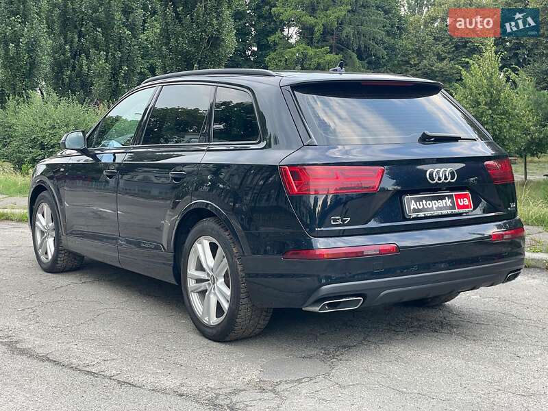 Позашляховик / Кросовер Audi Q7 2017 в Києві