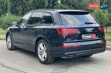 Внедорожник / Кроссовер Audi Q7 2017 в 