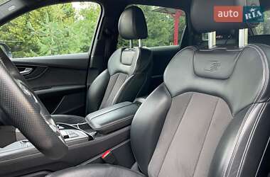Внедорожник / Кроссовер Audi Q7 2017 в 