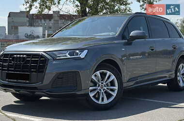 Внедорожник / Кроссовер Audi Q7 2022 в 