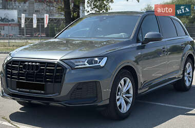 Внедорожник / Кроссовер Audi Q7 2022 в 