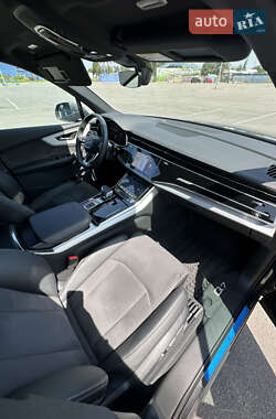 Внедорожник / Кроссовер Audi Q7 2022 в 