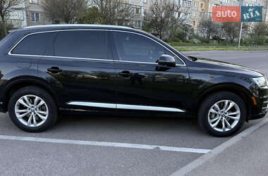 Внедорожник / Кроссовер Audi Q7 2016 в 