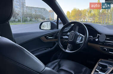 Внедорожник / Кроссовер Audi Q7 2016 в 