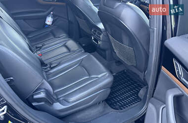 Внедорожник / Кроссовер Audi Q7 2016 в 