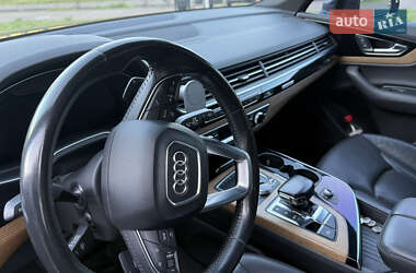 Внедорожник / Кроссовер Audi Q7 2016 в 