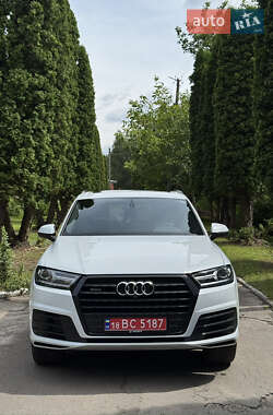 Позашляховик / Кросовер Audi Q7 2017 в Рівному