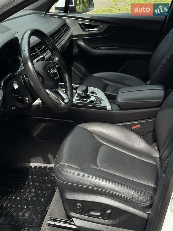 Внедорожник / Кроссовер Audi Q7 2017 в Ровно