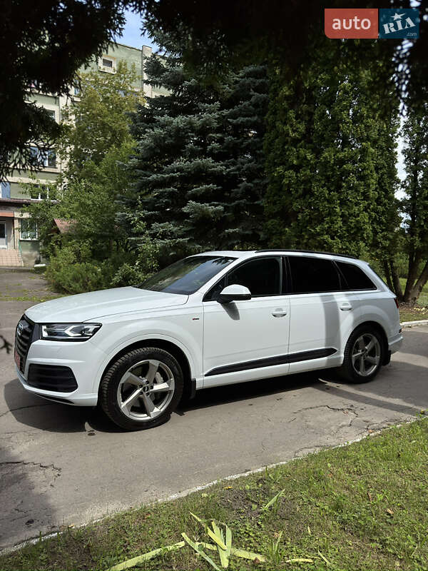 Внедорожник / Кроссовер Audi Q7 2017 в Ровно