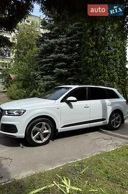 Внедорожник / Кроссовер Audi Q7 2017 в 