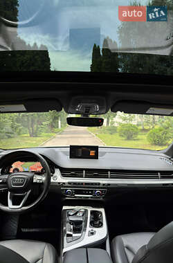 Внедорожник / Кроссовер Audi Q7 2017 в 