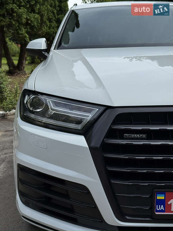 Внедорожник / Кроссовер Audi Q7 2017 в Ровно
