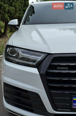 Внедорожник / Кроссовер Audi Q7 2017 в 