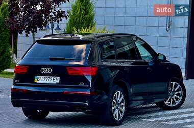 Внедорожник / Кроссовер Audi Q7 2017 в 