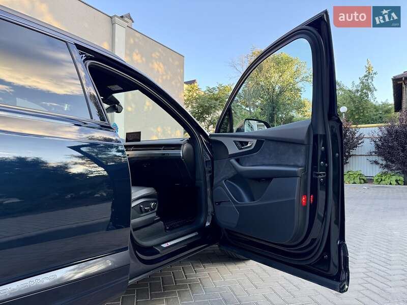 Позашляховик / Кросовер Audi Q7 2017 в Одесі