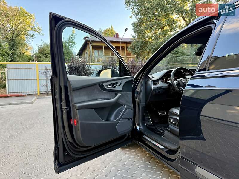 Позашляховик / Кросовер Audi Q7 2017 в Одесі