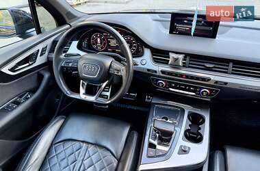 Внедорожник / Кроссовер Audi Q7 2017 в 