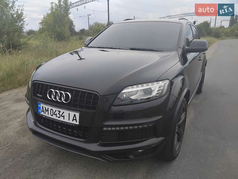 Внедорожник / Кроссовер Audi Q7 2010 в 